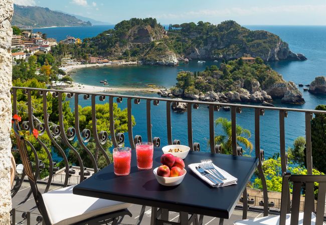 Appartamento a Taormina - Appartamento con terrazza e Jacuzzi fronte mare, Taormina, Sicilia Appartamento a Taormina - Appartamento con terrazza e Jacuzzi fronte mare, Taormina, Sicilia