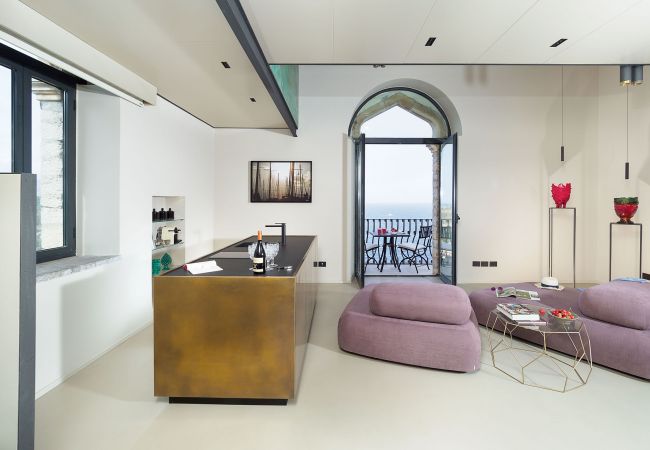 Appartamento a Taormina - Appartamento con terrazza e Jacuzzi fronte mare, Taormina, Sicilia Appartamento a Taormina - Appartamento con terrazza e Jacuzzi fronte mare, Taormina, Sicilia