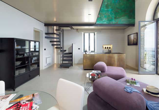 Appartamento a Taormina - Appartamento con terrazza e Jacuzzi fronte mare, Taormina, Sicilia Appartamento a Taormina - Appartamento con terrazza e Jacuzzi fronte mare, Taormina, Sicilia