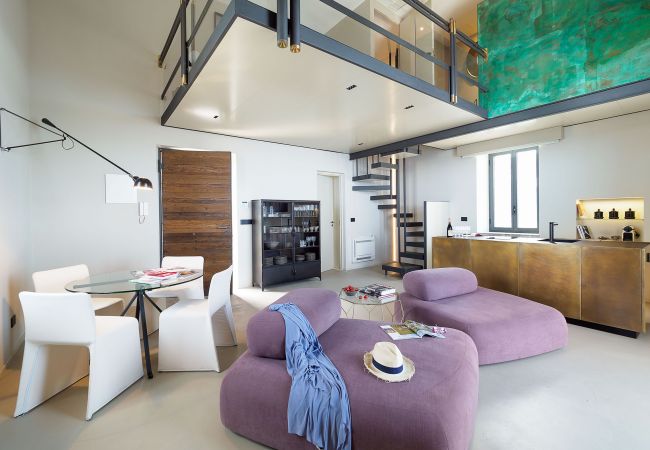 Appartamento a Taormina - Appartamento con terrazza e Jacuzzi fronte mare, Taormina, Sicilia Appartamento a Taormina - Appartamento con terrazza e Jacuzzi fronte mare, Taormina, Sicilia