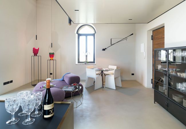 Appartamento a Taormina - Appartamento con terrazza e Jacuzzi fronte mare, Taormina, Sicilia Appartamento a Taormina - Appartamento con terrazza e Jacuzzi fronte mare, Taormina, Sicilia