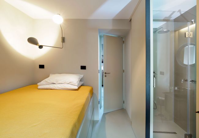 Appartamento a Taormina - Appartamento con terrazza e Jacuzzi fronte mare, Taormina, Sicilia Appartamento a Taormina - Appartamento con terrazza e Jacuzzi fronte mare, Taormina, Sicilia