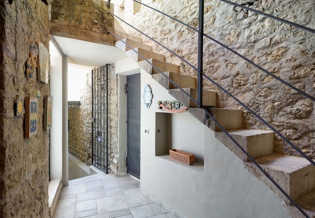 Appartamento a Taormina - Appartamento con terrazza e Jacuzzi fronte mare, Taormina, Sicilia Appartamento a Taormina - Appartamento con terrazza e Jacuzzi fronte mare, Taormina, Sicilia