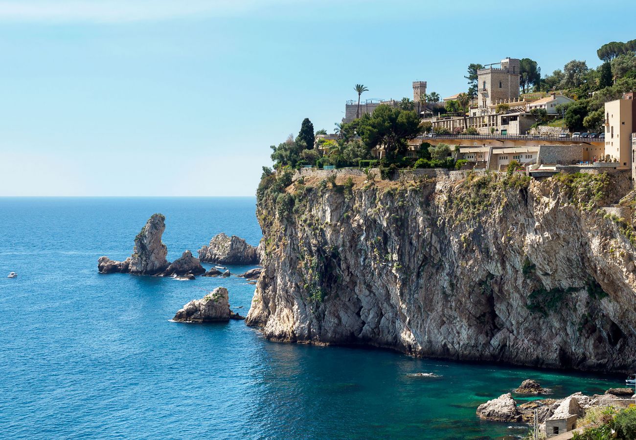 Appartamento a Taormina - Appartamento con terrazza e Jacuzzi fronte mare, Taormina, Sicilia