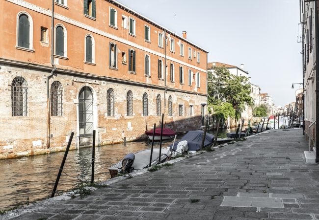 Appartamento a Venezia -  Elegant Fornasa Vecia Canal View R&R Appartamento a Venezia -  Elegant Fornasa Vecia Canal View R&R