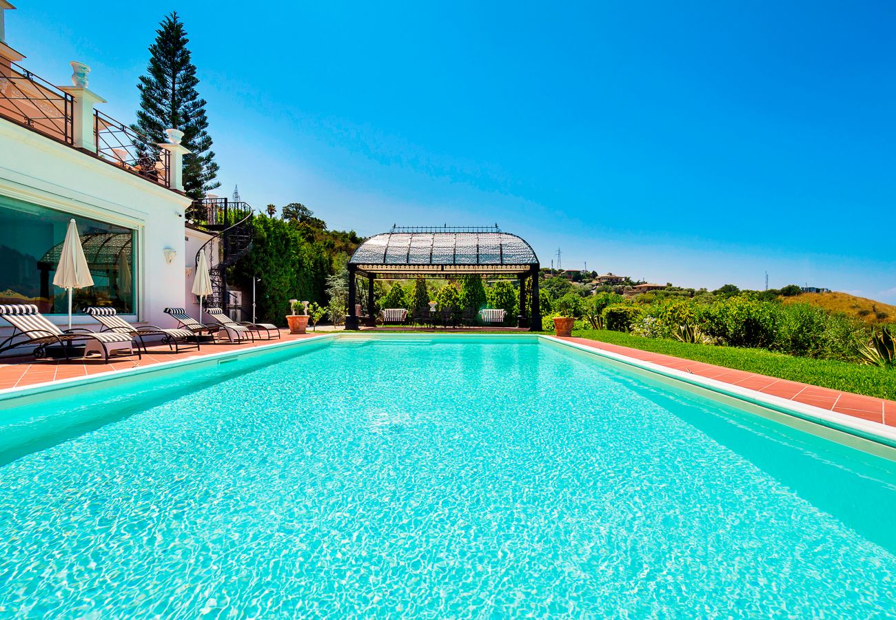 Villa a Capo d´Orlando - Lussuosa villa con piscina a Capo D'Orlando
