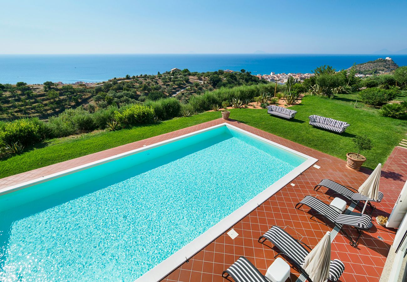 Villa a Capo d´Orlando - Lussuosa villa con piscina a Capo D'Orlando