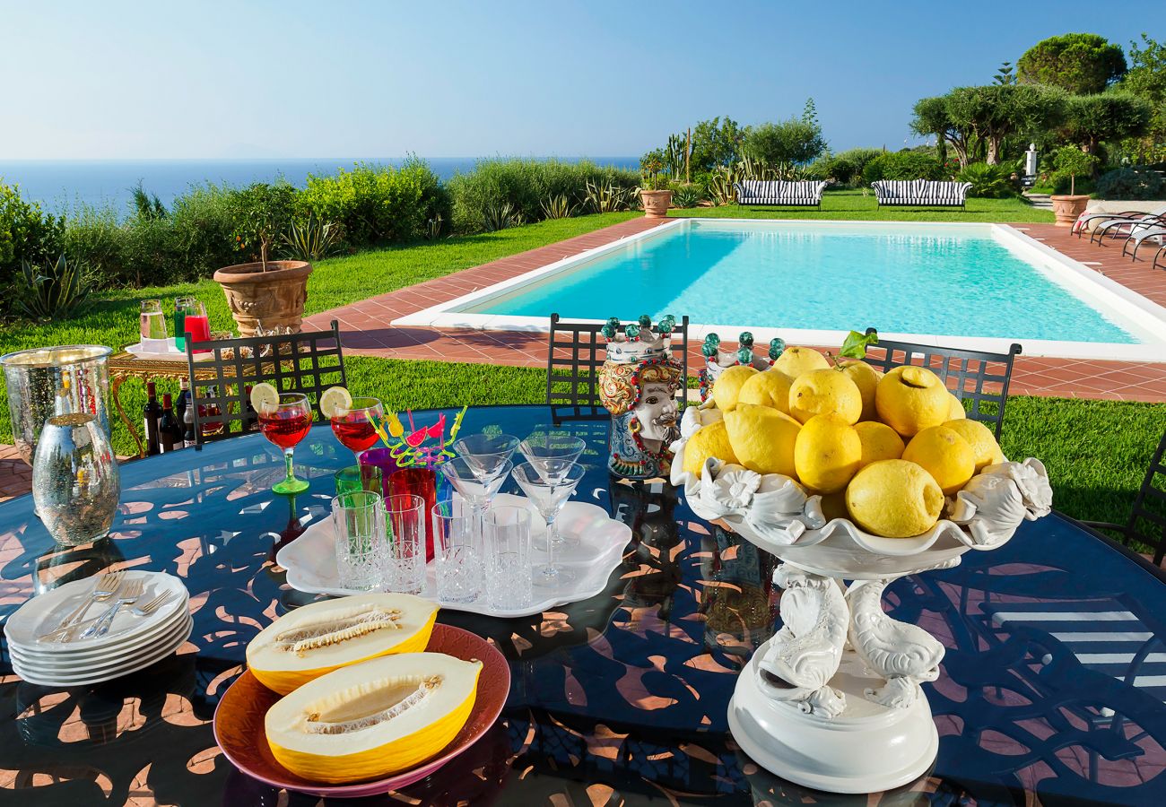 Villa a Capo d´Orlando - Lussuosa villa con piscina a Capo D'Orlando