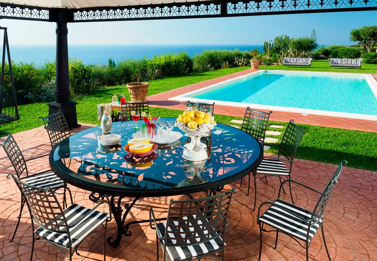 Villa a Capo d´Orlando - Lussuosa villa con piscina a Capo D'Orlando
