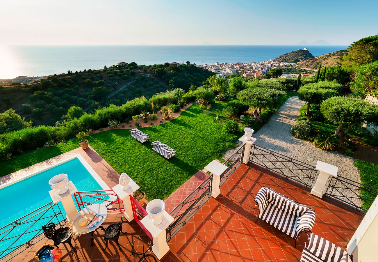 Villa a Capo d´Orlando - Lussuosa villa con piscina a Capo D'Orlando