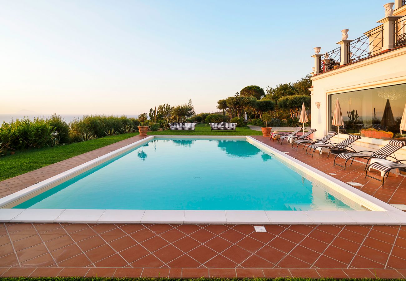 Villa a Capo d´Orlando - Lussuosa villa con piscina a Capo D'Orlando