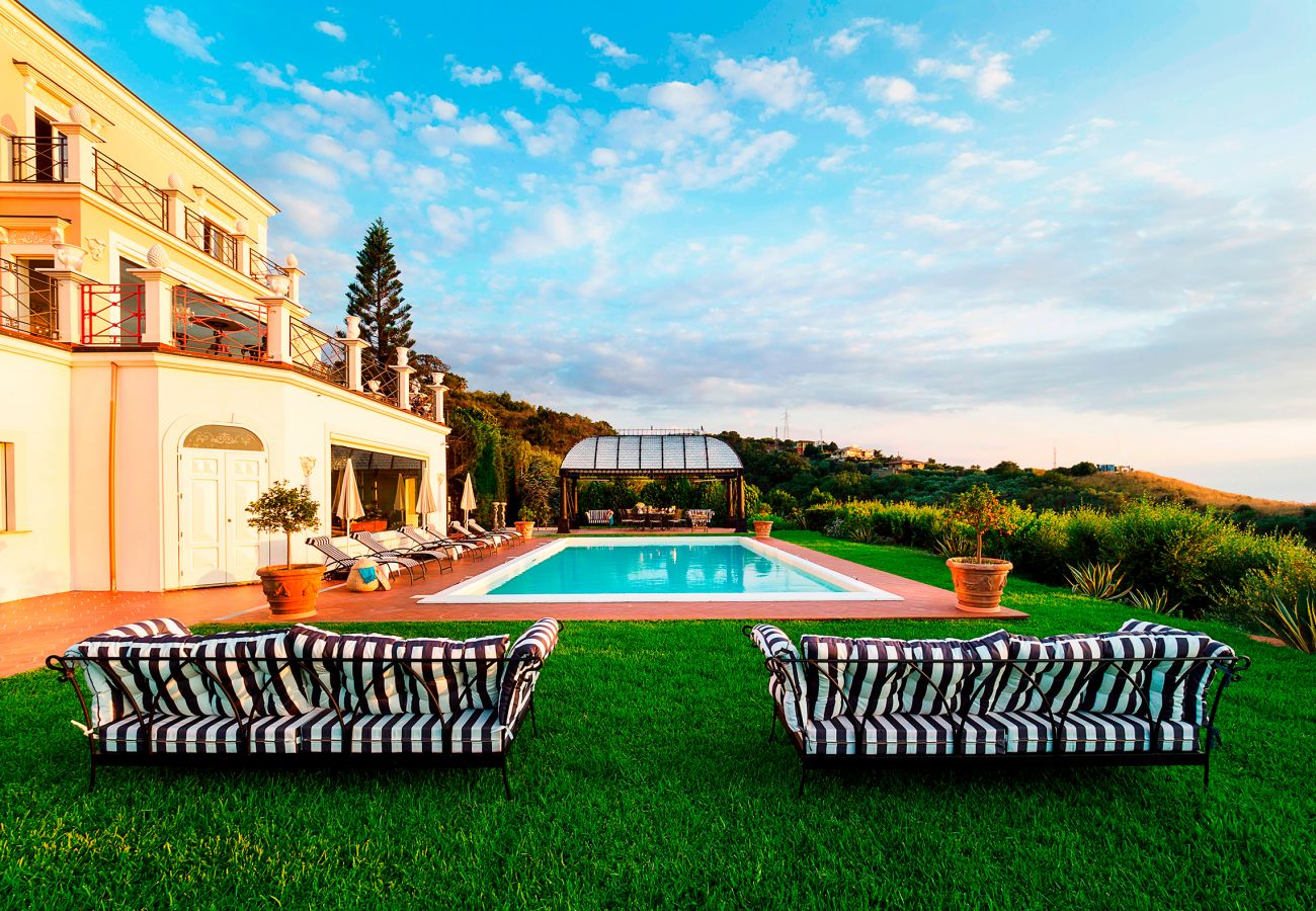 Villa a Capo d´Orlando - Lussuosa villa con piscina a Capo D'Orlando