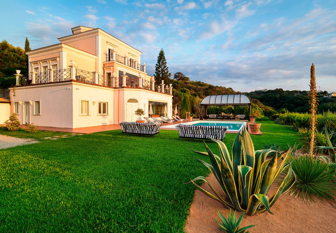 Villa a Capo d´Orlando - Lussuosa villa con piscina a Capo D'Orlando