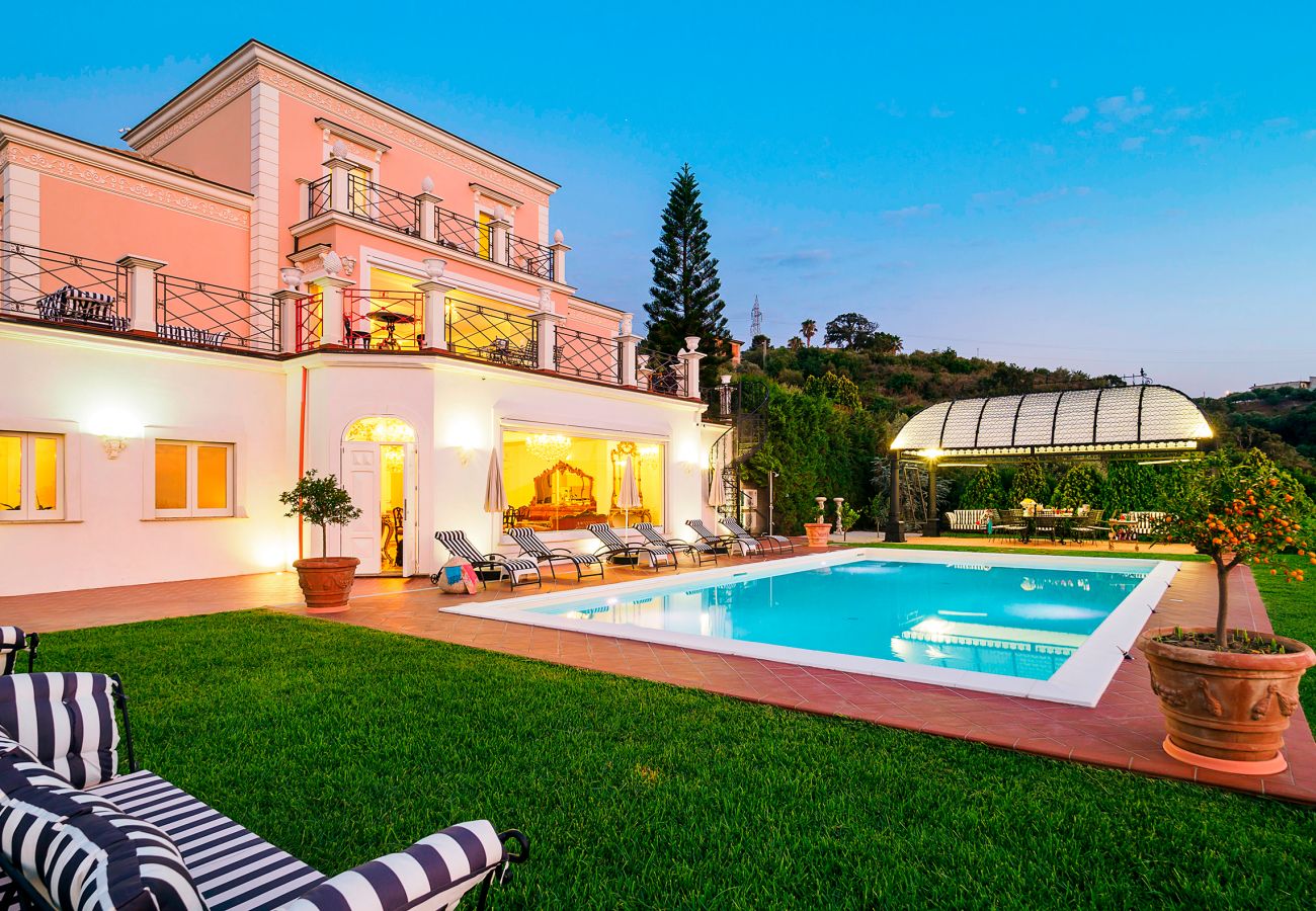 Villa a Capo d´Orlando - Lussuosa villa con piscina a Capo D'Orlando