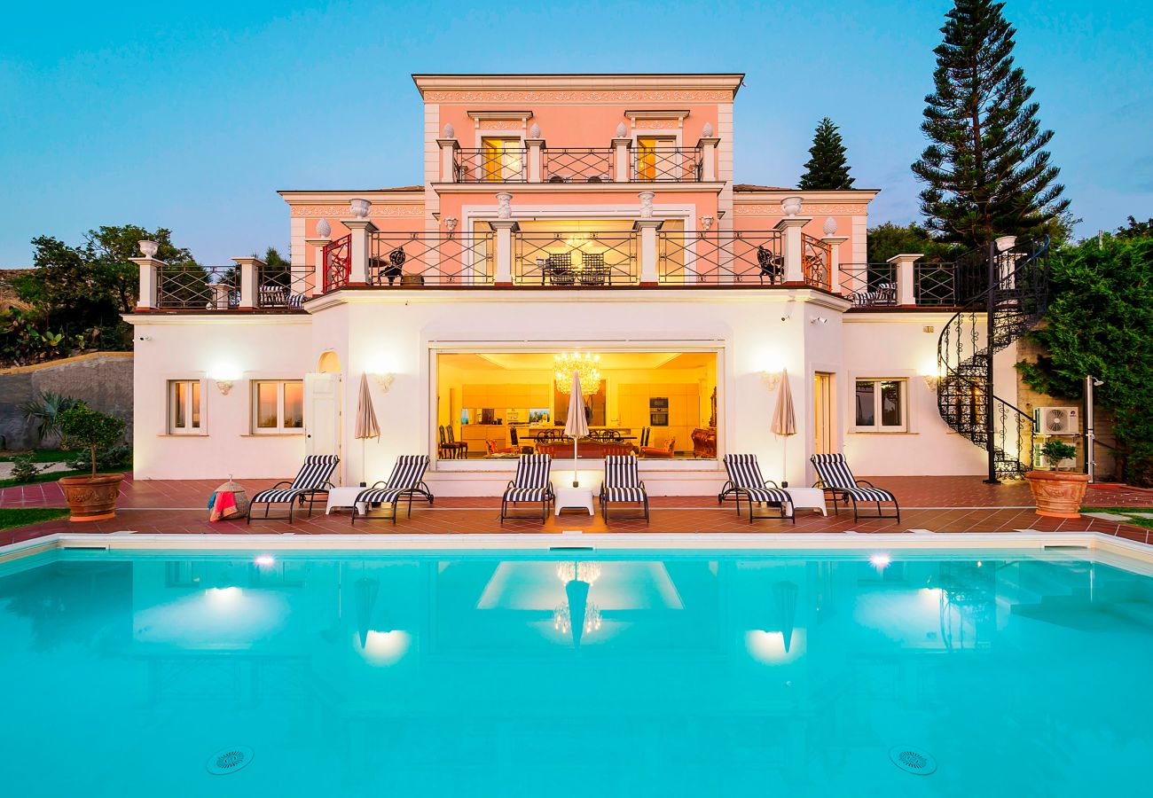 Villa a Capo d´Orlando - Lussuosa villa con piscina a Capo D'Orlando