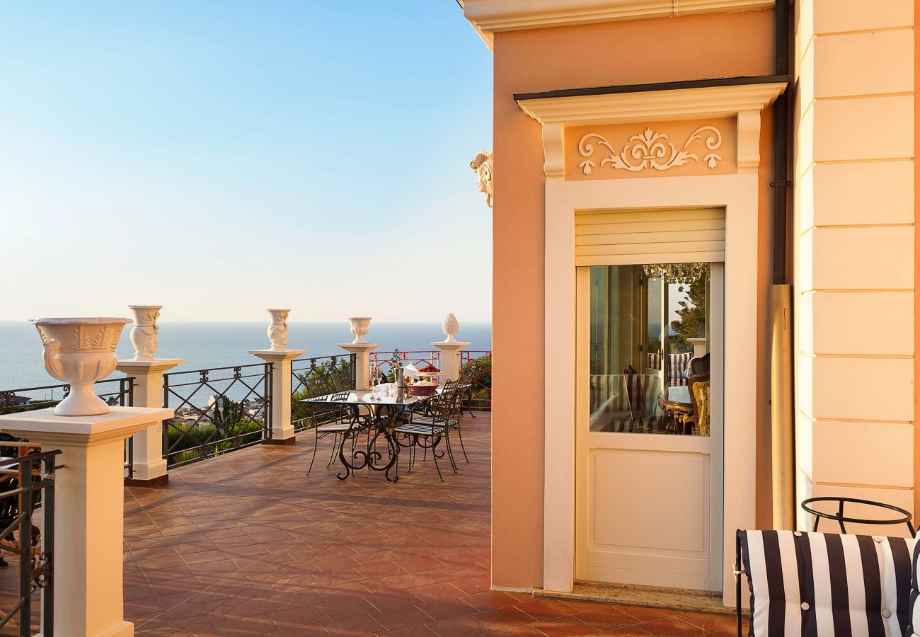 Villa a Capo d´Orlando - Lussuosa villa con piscina a Capo D'Orlando