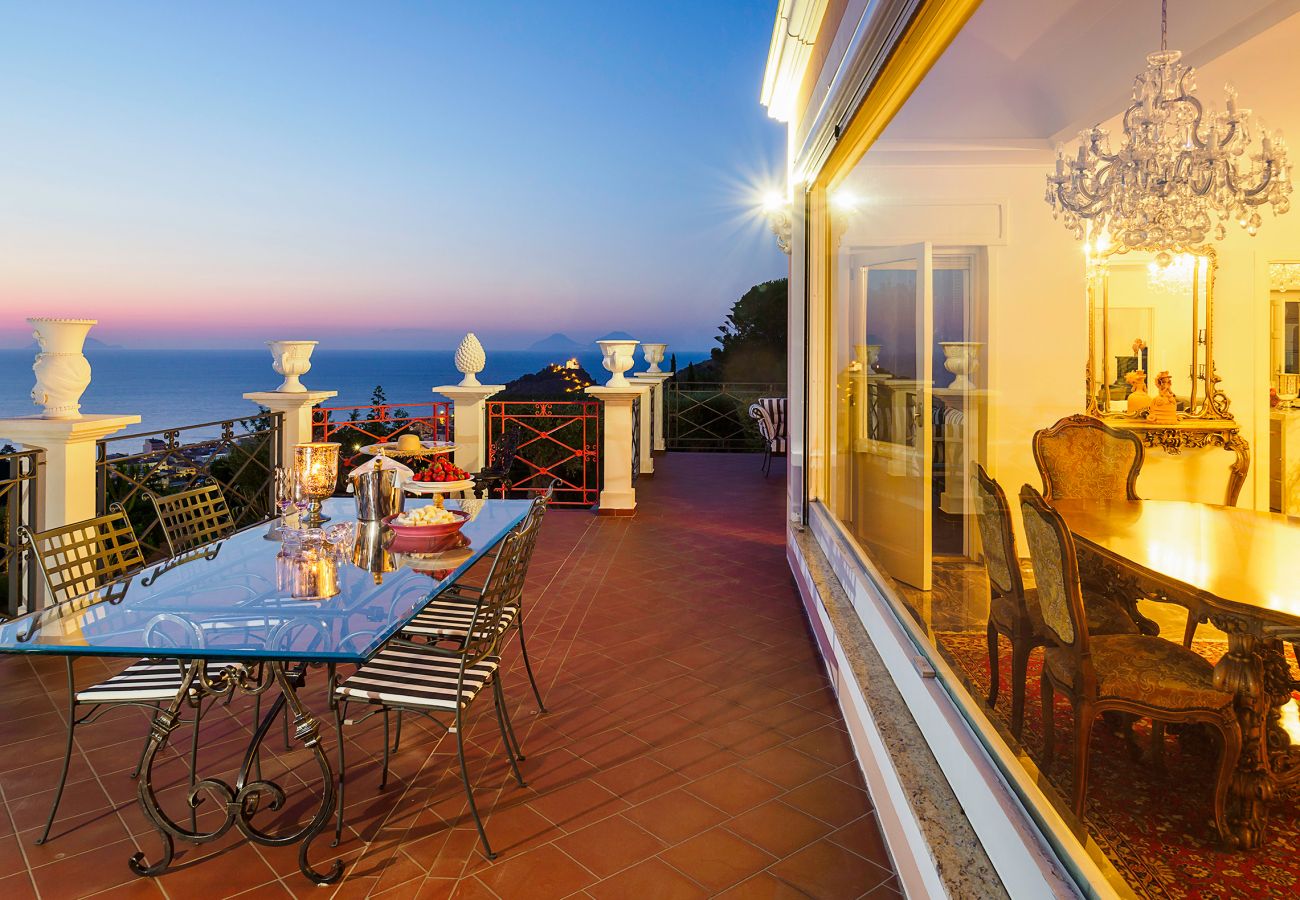 Villa a Capo d´Orlando - Lussuosa villa con piscina a Capo D'Orlando