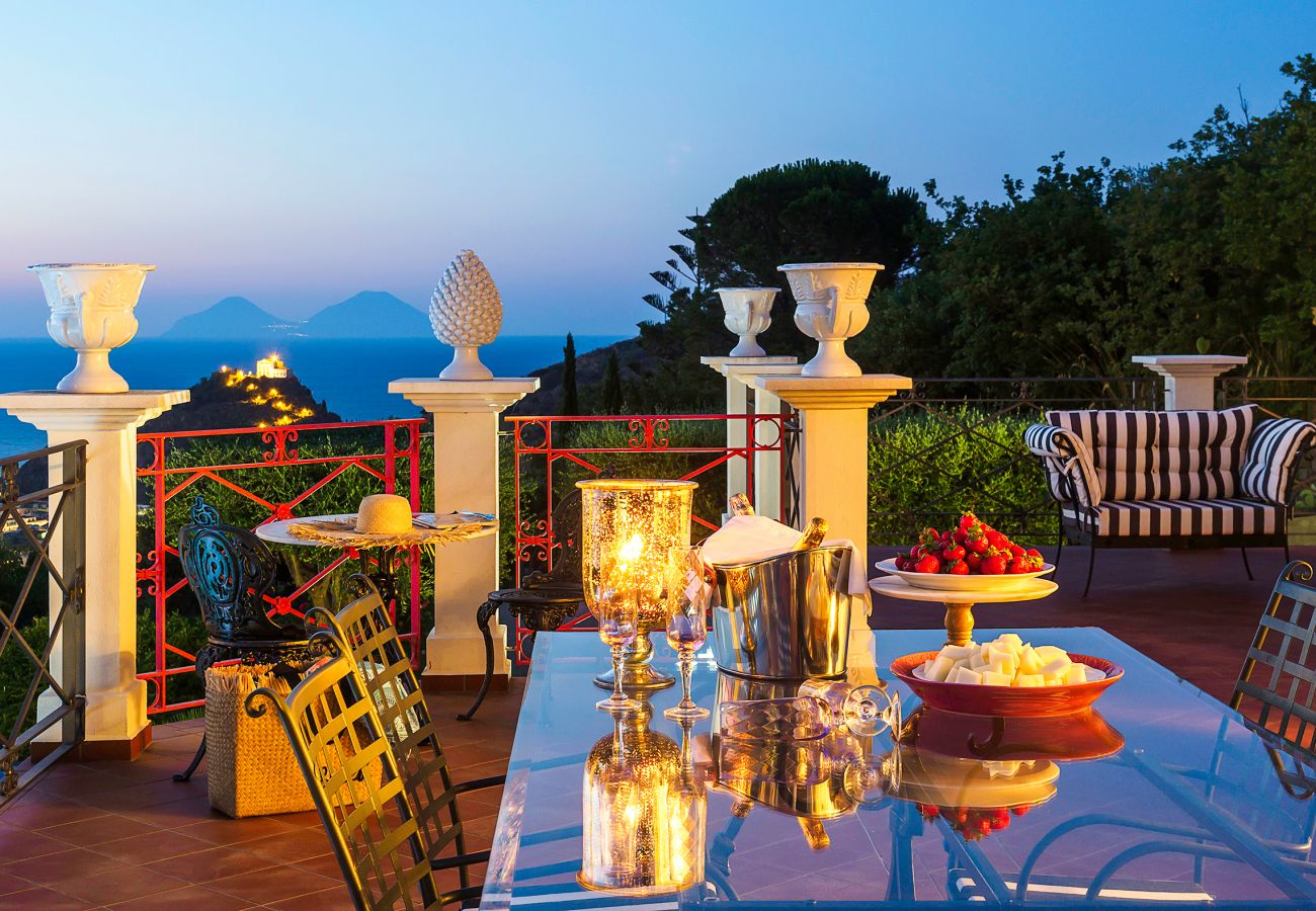 Villa a Capo d´Orlando - Lussuosa villa con piscina a Capo D'Orlando