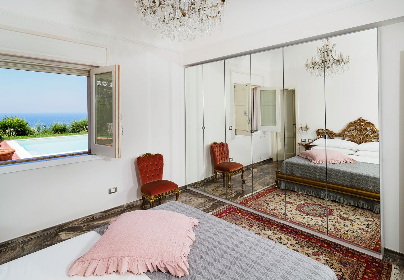 Villa a Capo d´Orlando - Lussuosa villa con piscina a Capo D'Orlando