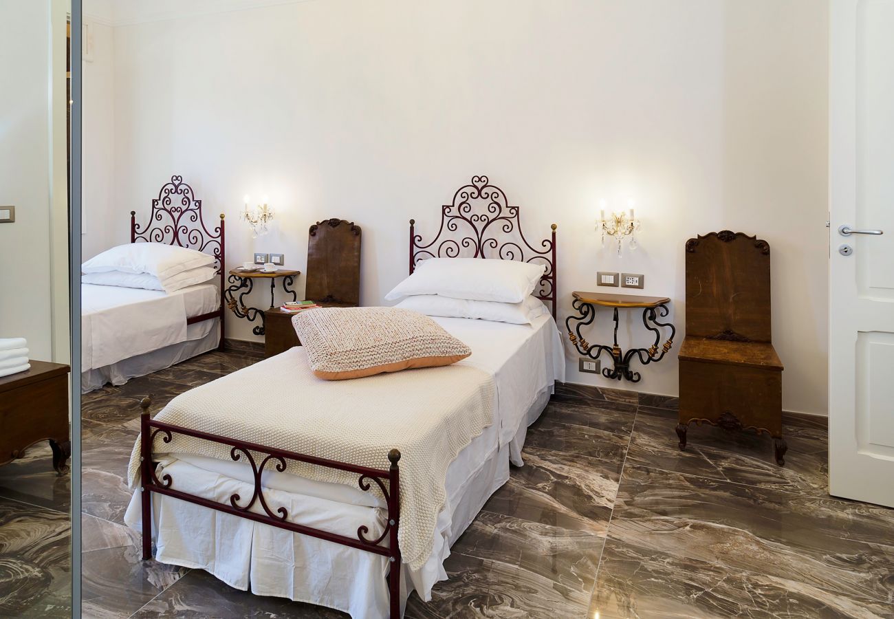 Villa a Capo d´Orlando - Lussuosa villa con piscina a Capo D'Orlando