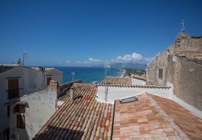 Appartamento a Sperlonga - Palazzo storico indipendente con terrazza sul mare Appartamento a Sperlonga - Palazzo storico indipendente con terrazza sul mare