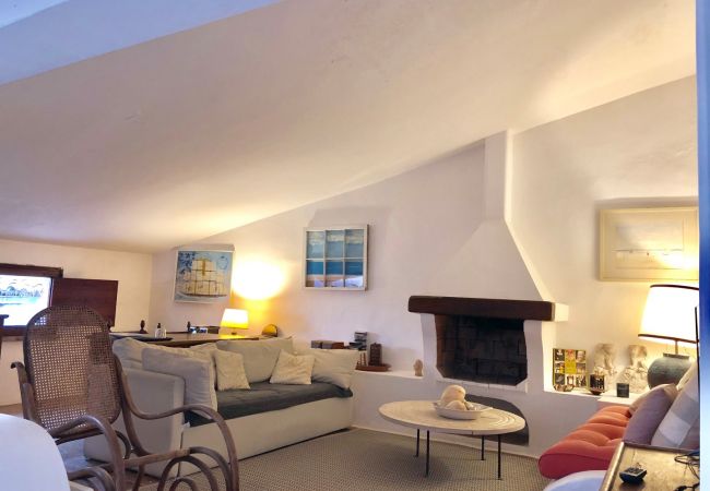 Appartamento a Sperlonga - Palazzo storico indipendente con terrazza sul mare Appartamento a Sperlonga - Palazzo storico indipendente con terrazza sul mare