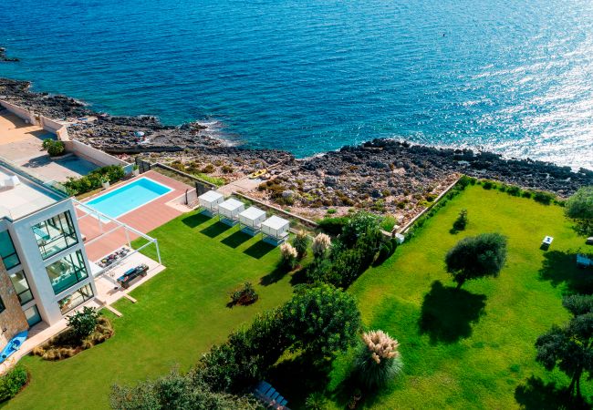 Villa a Siracusa - Villa con piscina ed accesso privato alla scogliera a Siracusa, Sicilia Villa a Siracusa - Villa con piscina ed accesso privato alla scogliera a Siracusa, Sicilia
