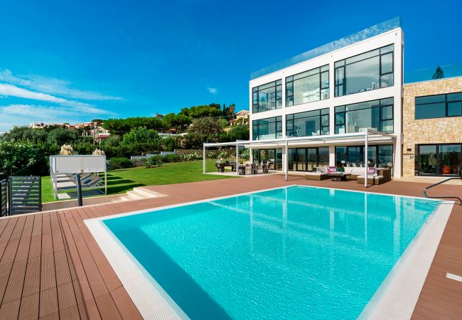 Villa a Siracusa - Villa con piscina ed accesso privato alla scogliera a Siracusa, Sicilia Villa a Siracusa - Villa con piscina ed accesso privato alla scogliera a Siracusa, Sicilia