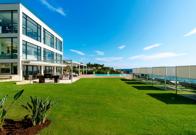 Villa a Siracusa - Villa con piscina ed accesso privato alla scogliera a Siracusa, Sicilia Villa a Siracusa - Villa con piscina ed accesso privato alla scogliera a Siracusa, Sicilia