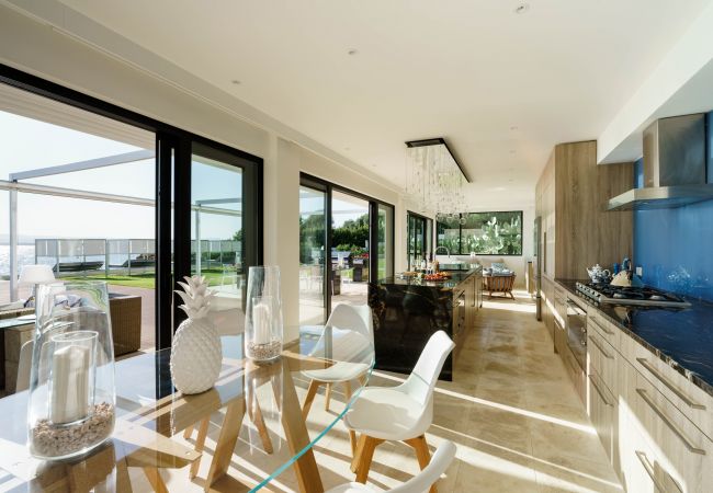 Villa a Siracusa - Villa con piscina ed accesso privato alla scogliera a Siracusa, Sicilia Villa a Siracusa - Villa con piscina ed accesso privato alla scogliera a Siracusa, Sicilia