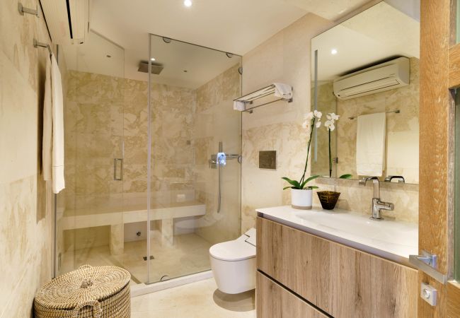 Villa a Siracusa - Villa con piscina ed accesso privato alla scogliera a Siracusa, Sicilia Villa a Siracusa - Villa con piscina ed accesso privato alla scogliera a Siracusa, Sicilia