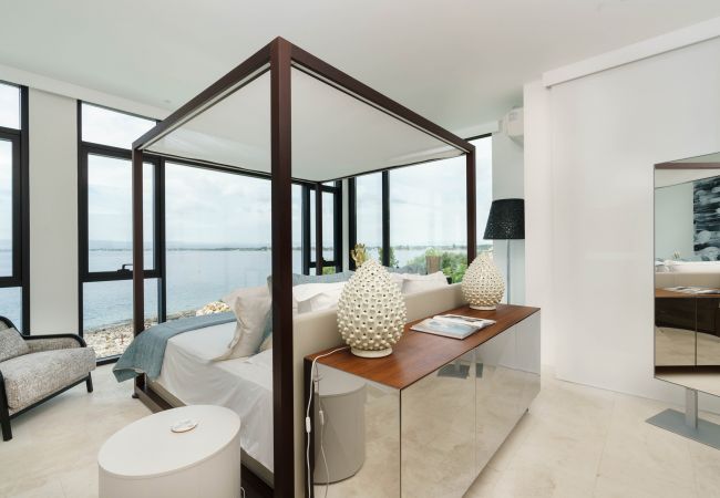 Villa a Siracusa - Villa con piscina ed accesso privato alla scogliera a Siracusa, Sicilia Villa a Siracusa - Villa con piscina ed accesso privato alla scogliera a Siracusa, Sicilia