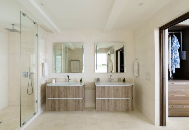 Villa a Siracusa - Villa con piscina ed accesso privato alla scogliera a Siracusa, Sicilia Villa a Siracusa - Villa con piscina ed accesso privato alla scogliera a Siracusa, Sicilia