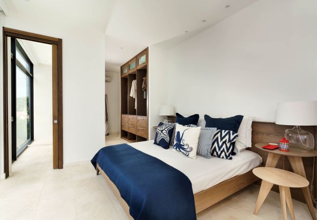 Villa a Siracusa - Villa con piscina ed accesso privato alla scogliera a Siracusa, Sicilia Villa a Siracusa - Villa con piscina ed accesso privato alla scogliera a Siracusa, Sicilia