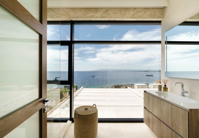 Villa a Siracusa - Villa con piscina ed accesso privato alla scogliera a Siracusa, Sicilia Villa a Siracusa - Villa con piscina ed accesso privato alla scogliera a Siracusa, Sicilia