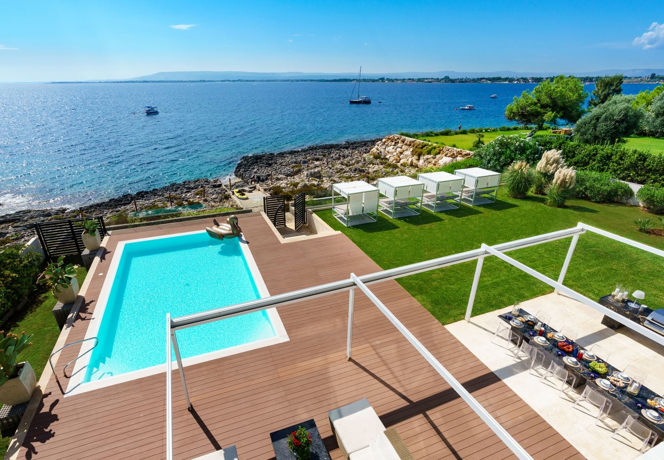 Villa a Siracusa - Villa con piscina ed accesso privato alla scogliera a Siracusa, Sicilia