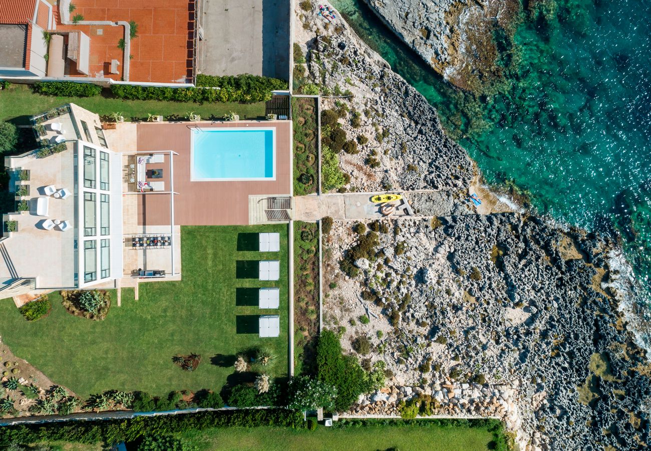 Villa a Siracusa - Villa con piscina ed accesso privato alla scogliera a Siracusa, Sicilia