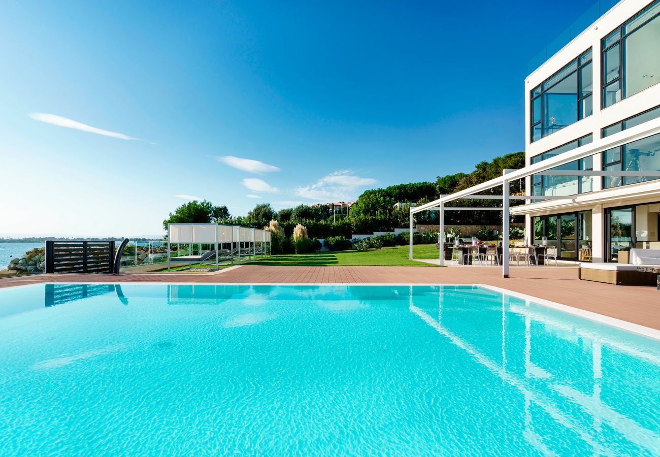 Villa a Siracusa - Villa con piscina ed accesso privato alla scogliera a Siracusa, Sicilia