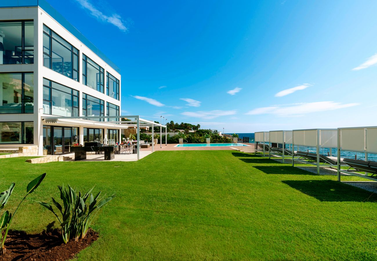 Villa a Siracusa - Villa con piscina ed accesso privato alla scogliera a Siracusa, Sicilia