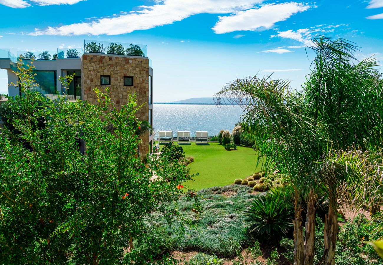 Villa a Siracusa - Villa con piscina ed accesso privato alla scogliera a Siracusa, Sicilia