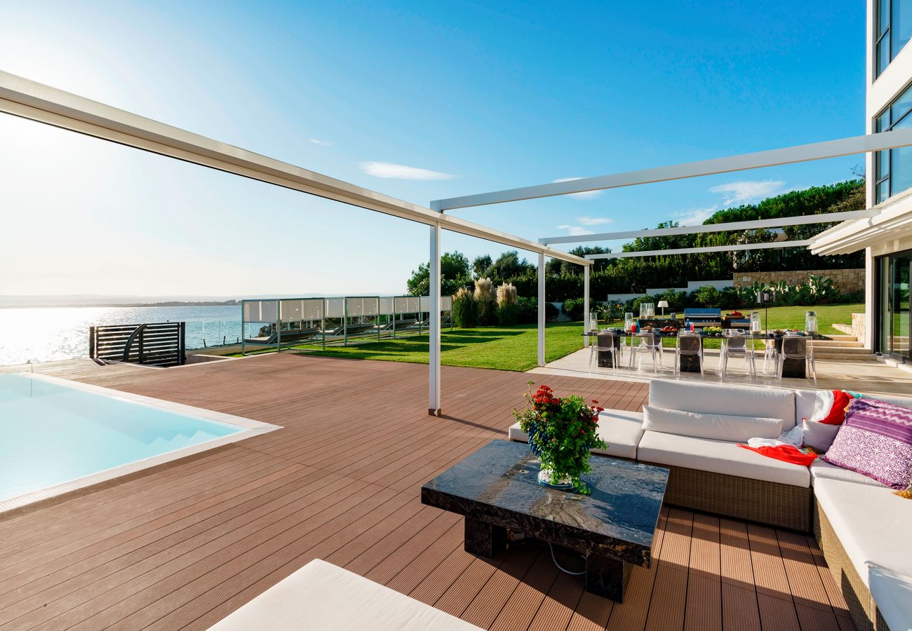 Villa a Siracusa - Villa con piscina ed accesso privato alla scogliera a Siracusa, Sicilia
