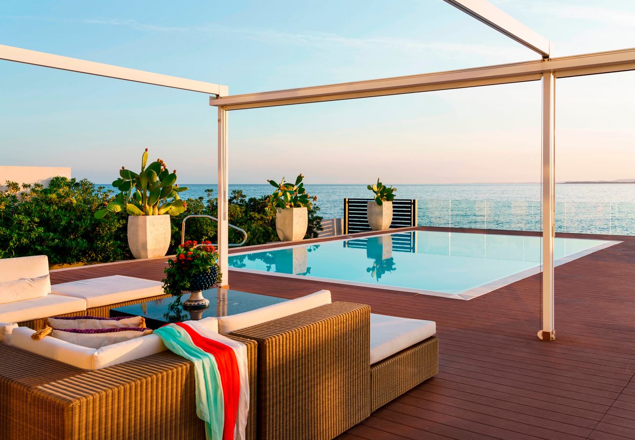 Villa a Siracusa - Villa con piscina ed accesso privato alla scogliera a Siracusa, Sicilia