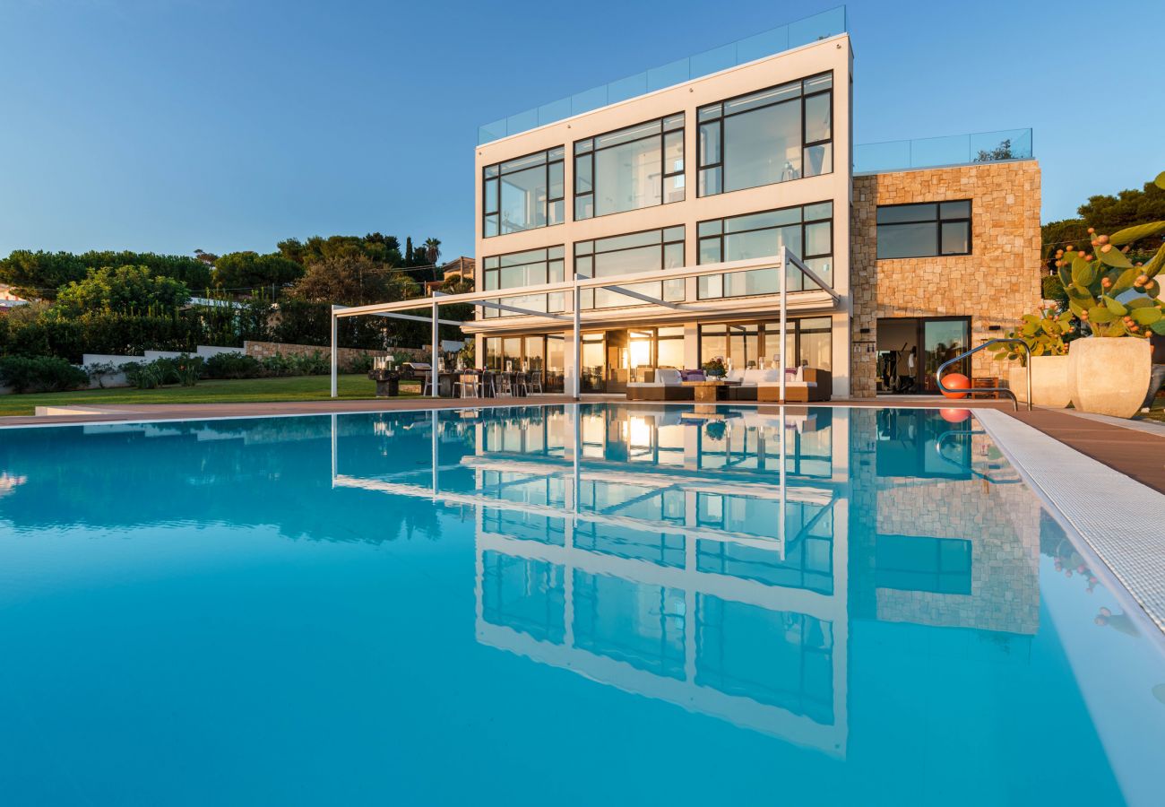 Villa a Siracusa - Villa con piscina ed accesso privato alla scogliera a Siracusa, Sicilia