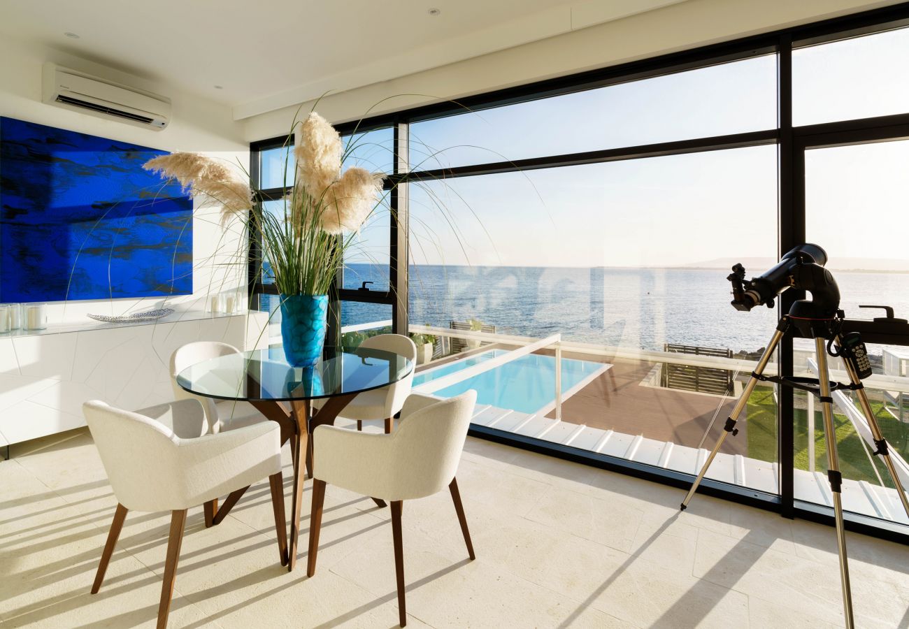 Villa a Siracusa - Villa con piscina ed accesso privato alla scogliera a Siracusa, Sicilia