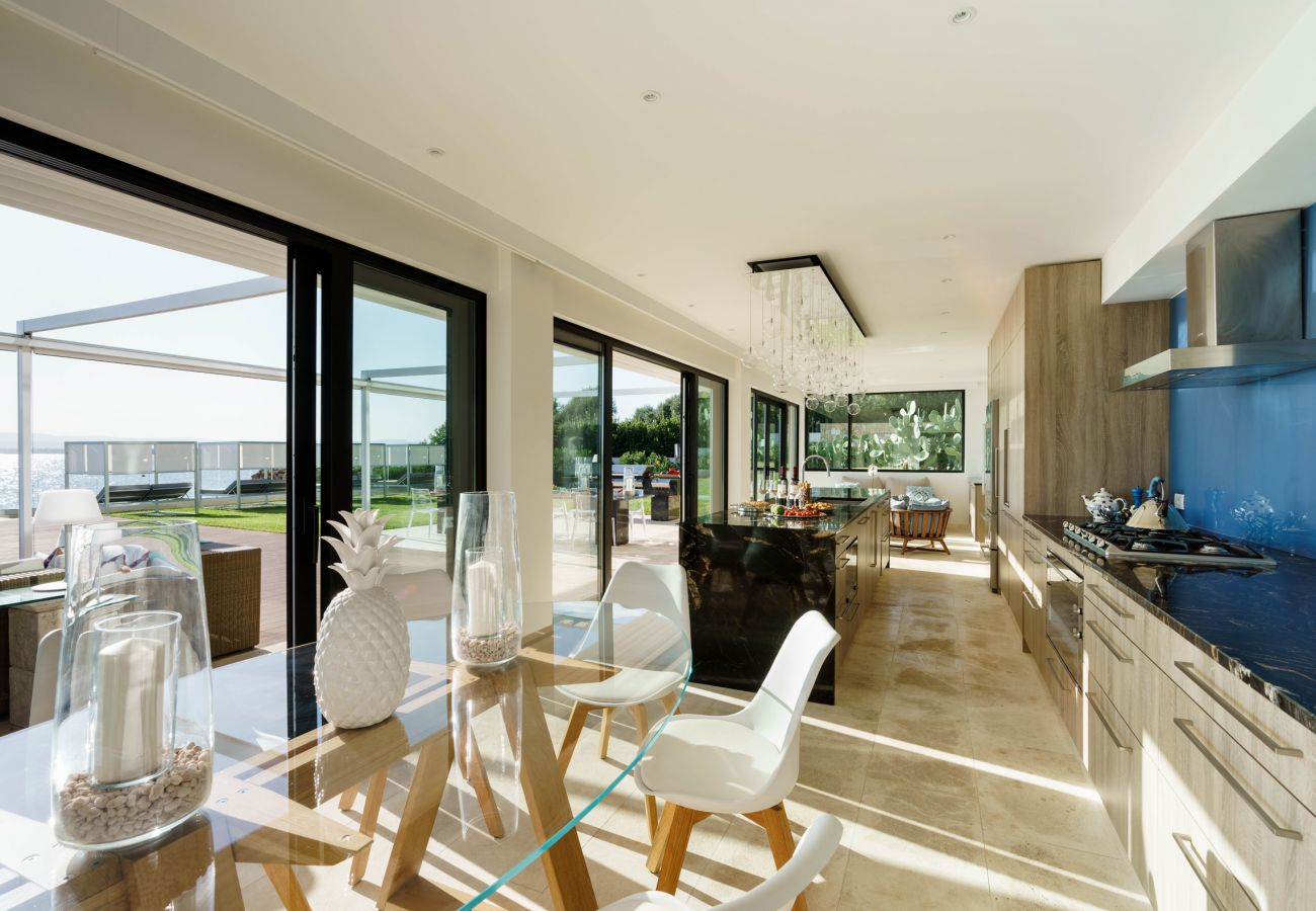 Villa a Siracusa - Villa con piscina ed accesso privato alla scogliera a Siracusa, Sicilia
