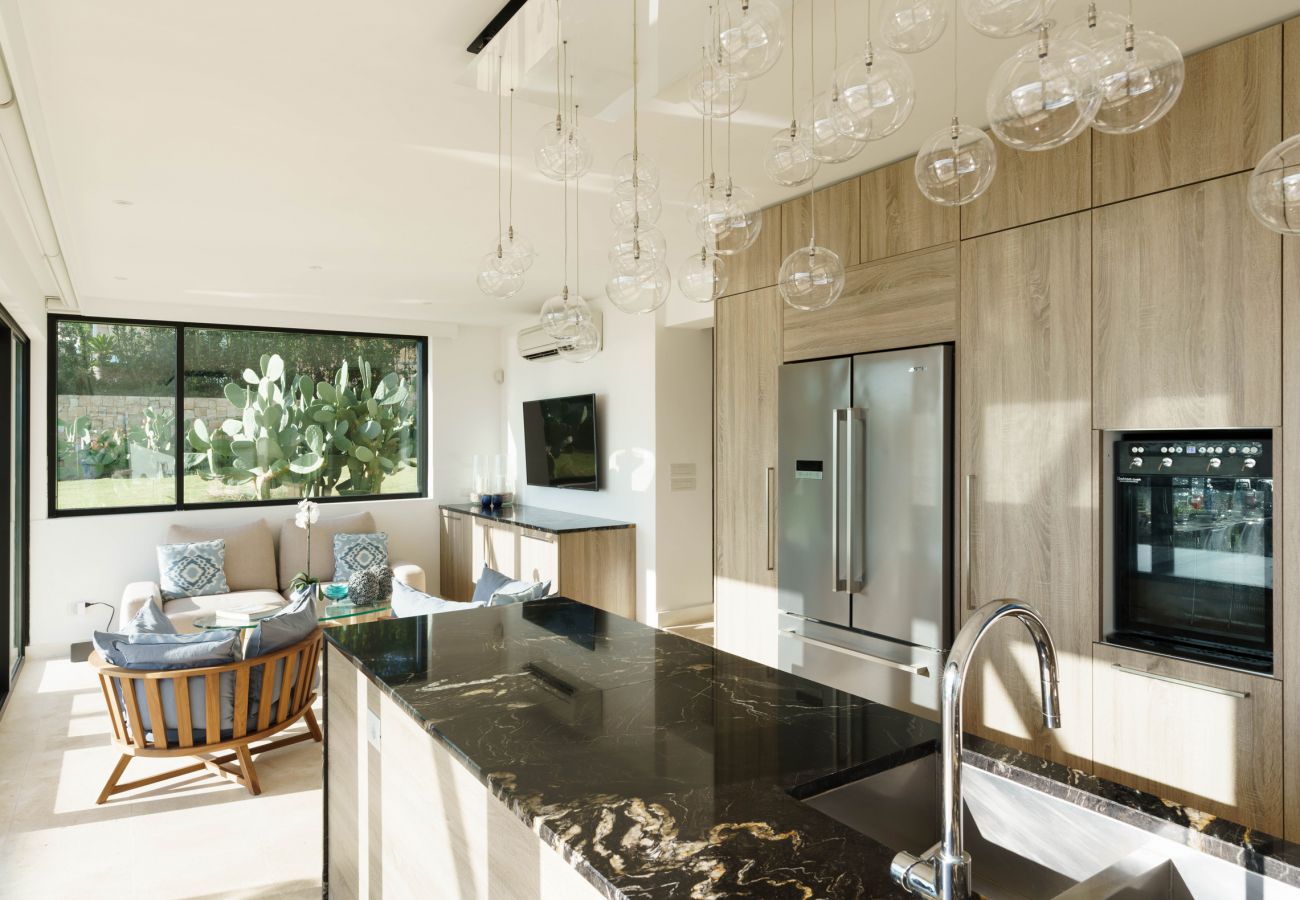 Villa a Siracusa - Villa con piscina ed accesso privato alla scogliera a Siracusa, Sicilia