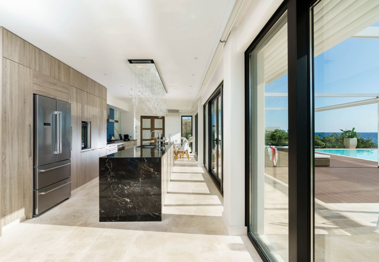Villa a Siracusa - Villa con piscina ed accesso privato alla scogliera a Siracusa, Sicilia