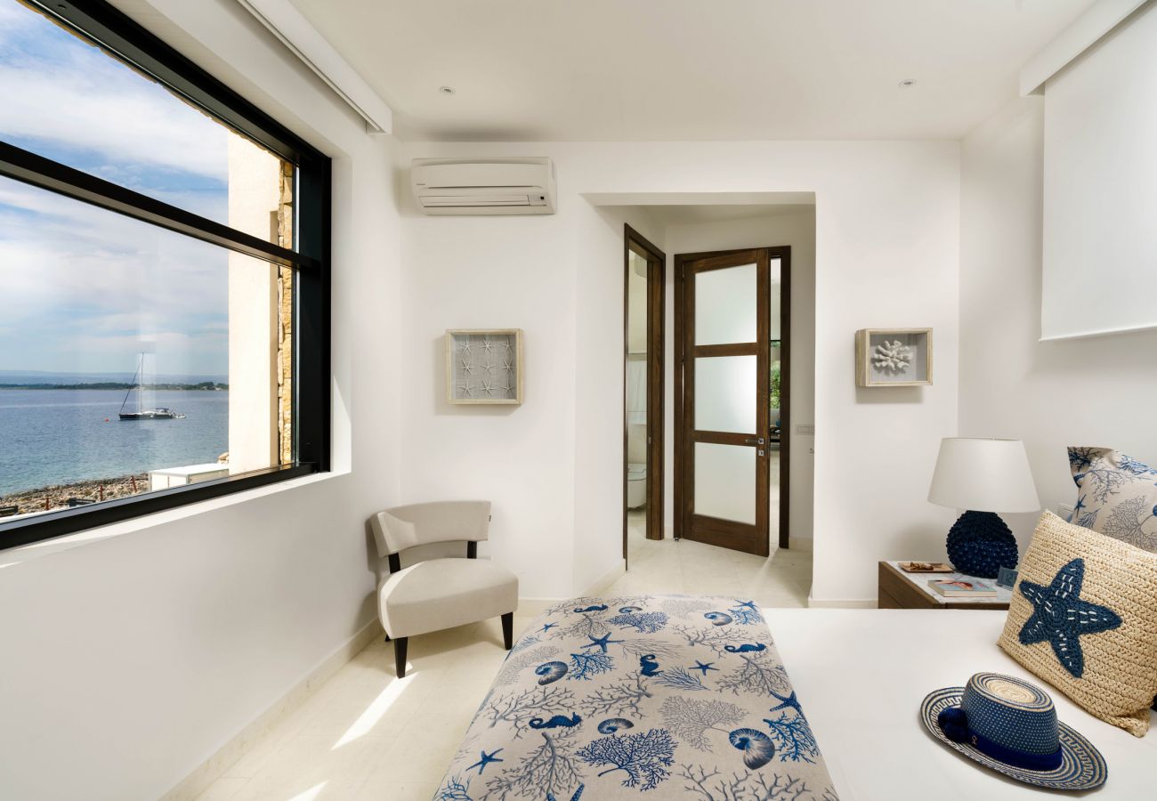 Villa a Siracusa - Villa con piscina ed accesso privato alla scogliera a Siracusa, Sicilia
