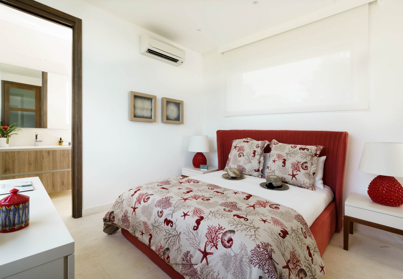 Villa a Siracusa - Villa con piscina ed accesso privato alla scogliera a Siracusa, Sicilia