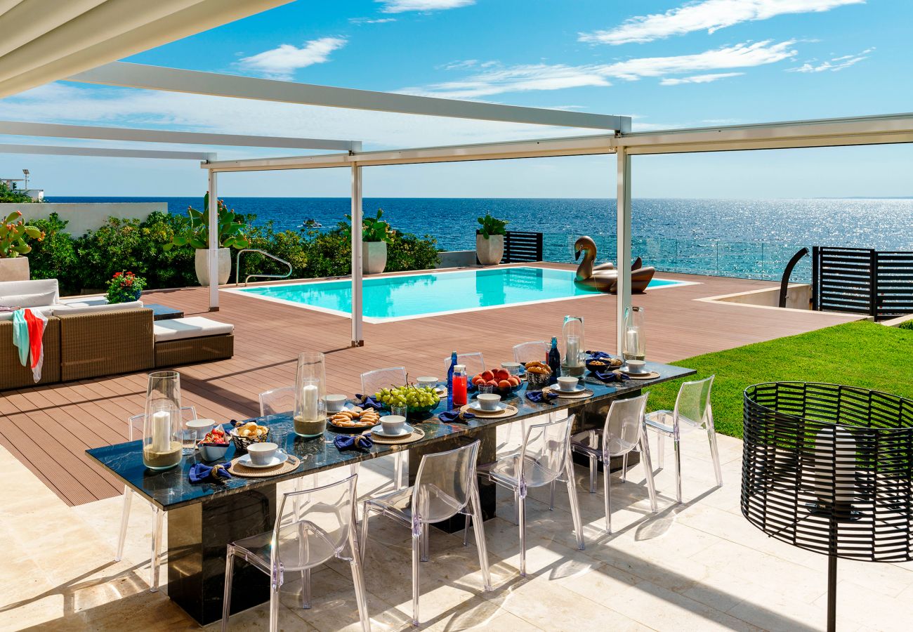 Villa a Siracusa - Villa con piscina ed accesso privato alla scogliera a Siracusa, Sicilia